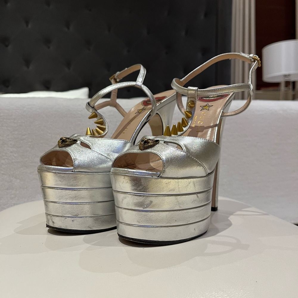 Gucci Silver Metallic Leather Platform Sandals with Gold Spike Detail